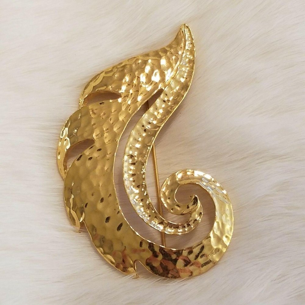 Modernist Leaf Brooch Gold Swirl Pin Hammered Textured Open Work Artsy Boho 2911